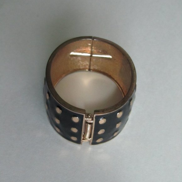Vintage Black Enamel Gold Dot Metal Hinged Oval Bangle Fashion Jewelry Bracelet - Picture 5 of 9
